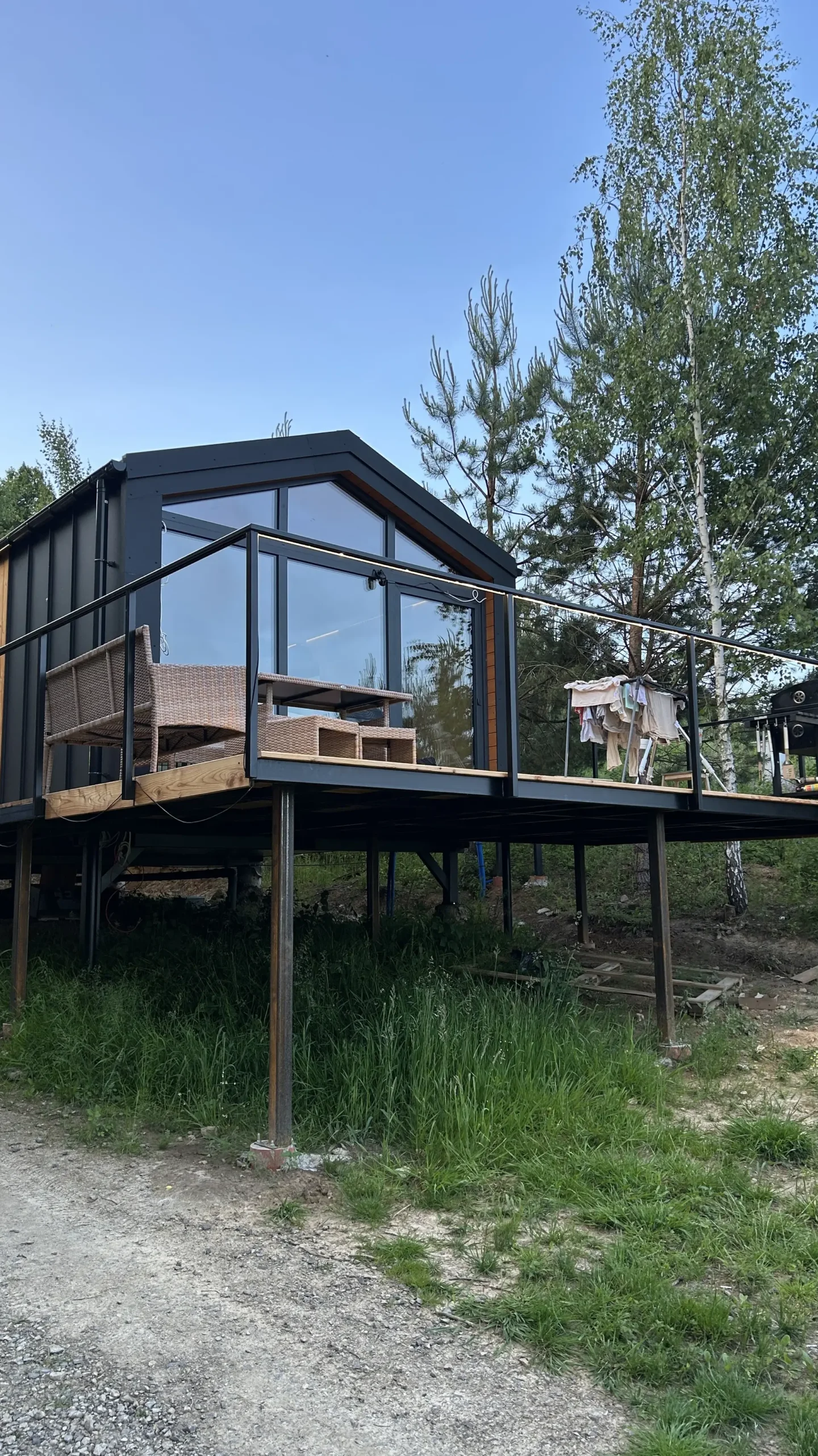 Zamontowany domek DROZD z tarasem