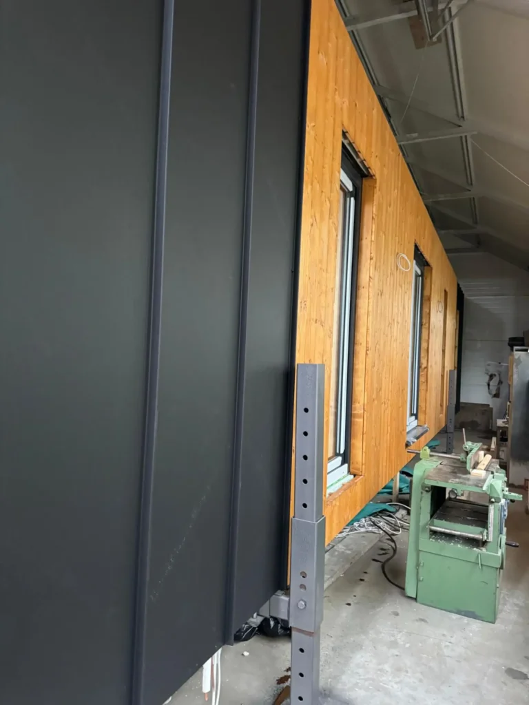 Domek mobilny w zakładzie produkcyjnym